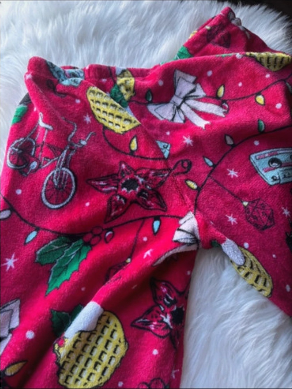 Stranger things Pajama Set - Picture 2 of 3